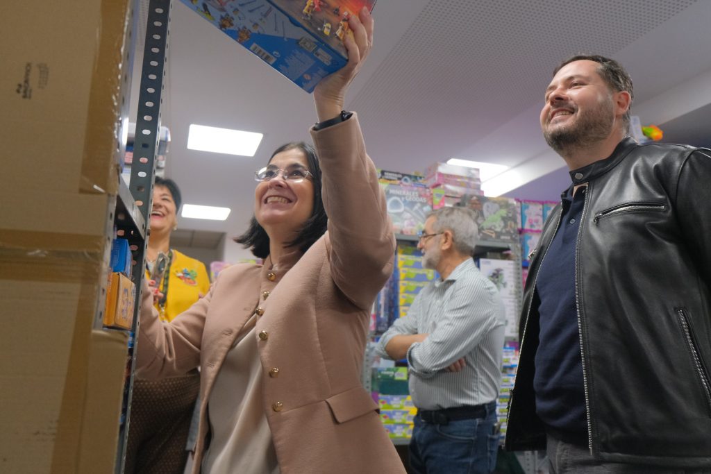 La alcaldesa, Carolina Darias, visita Casa de Galicia 3