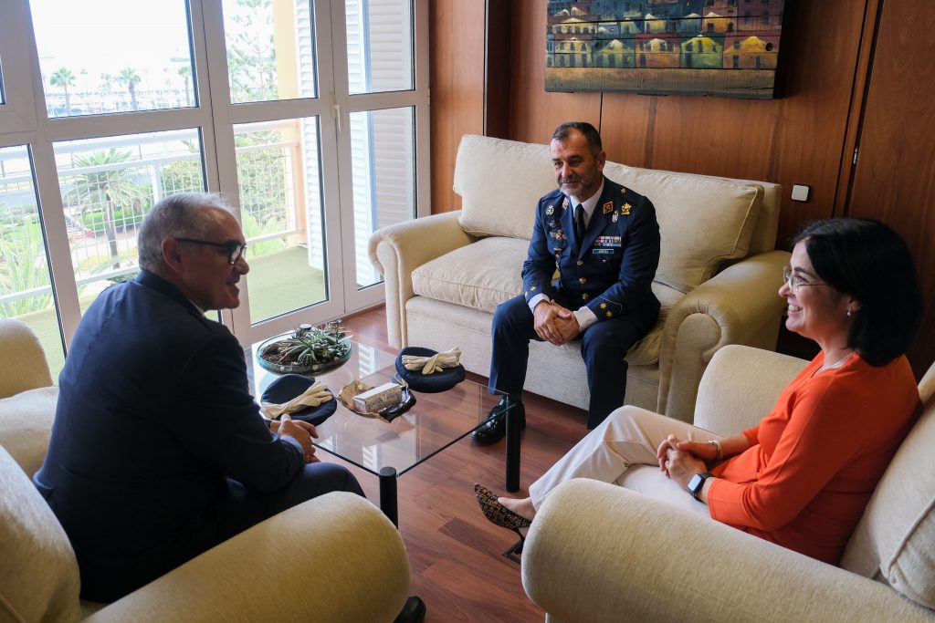 La alcaldesa da la bienvenida a la ciudad al nuevo delegado de Defensa en Canarias (1)