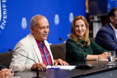 La-presidenta-Rosa-Davila-y-el-consejero-de-Empleo-Efrain-Medina