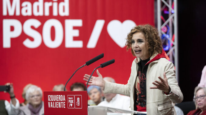 Montero alza la voz del PSOE en solidaridad con Sánchez: "Sabemos que van a por ti"