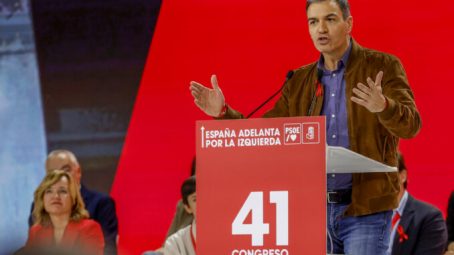 Sánchez se compromete a seguir adelante y emplaza al PSOE a ganar de nuevo en 2027