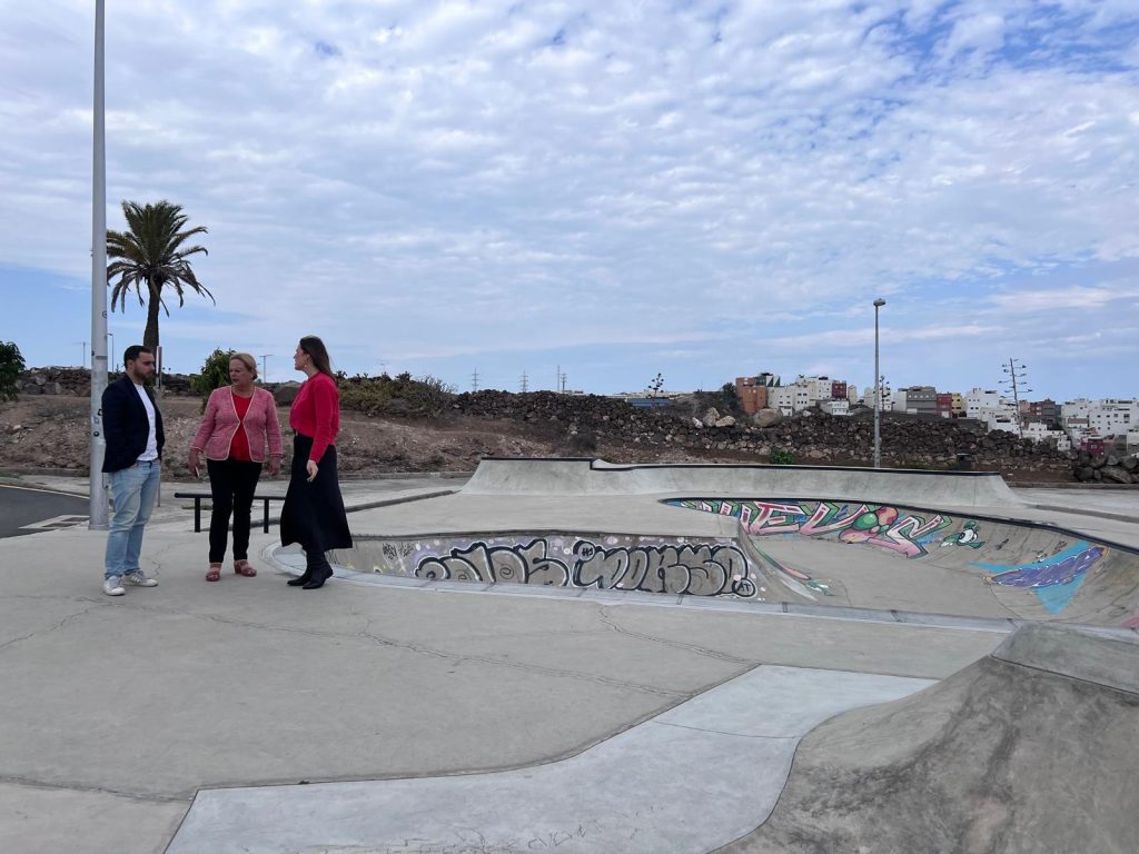 El gerente del IMD, Eloy García_ la concejala de Vegueta-Cono Sur-Tafira, Nina Santana_ y la concejala de Deportes, Carla Campoamor