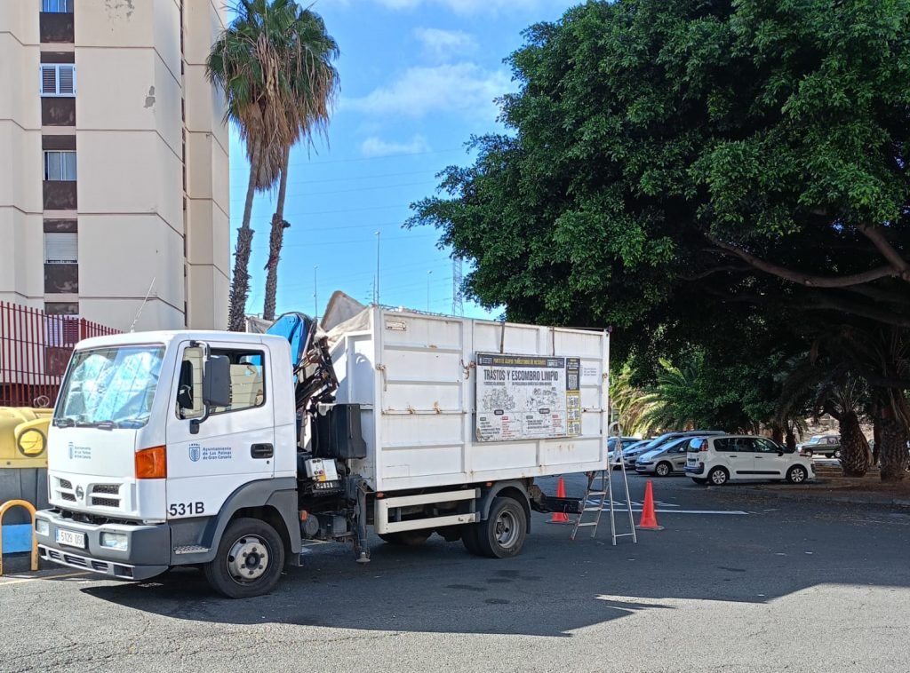 El servicio de acopio transitorio de trastos, enseres y escombros recorre una veintena de barrios en febrero (La Paterna)