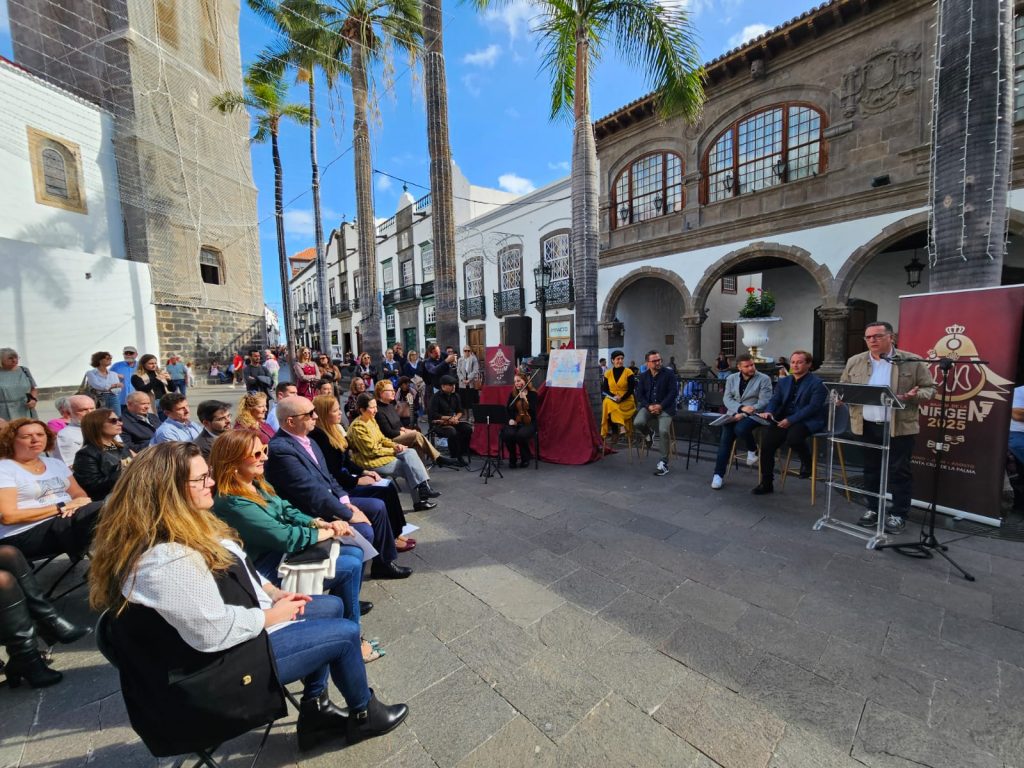 FOTO. La Consejería de Educación del Gobierno de Canarias presenta en La Palma su proyecto pedagógico para la Bajada de la Virgen de las Nieves