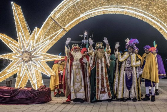 Los Reyes Magos adelantan su llegada a varias ciudades españolas huyendo de la lluvia