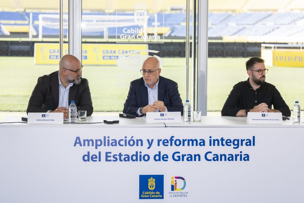 Reunioìn del jurado del concurso de proyectos para la ampliacioìn y reforma integral del Estadio de Gran Canaria