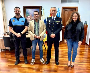 040225 Visita comisario jefe de la Comisar�a Puerto Cruz Realejos Polic�a Nacional