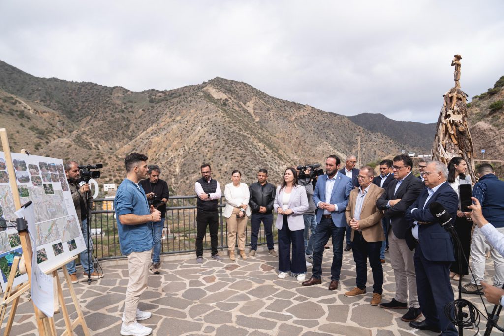 210225 Autoridades regionales, insulares y locales conocen los detalles del inicio de las obras de encauzamiento del barranco de Vallehermoso