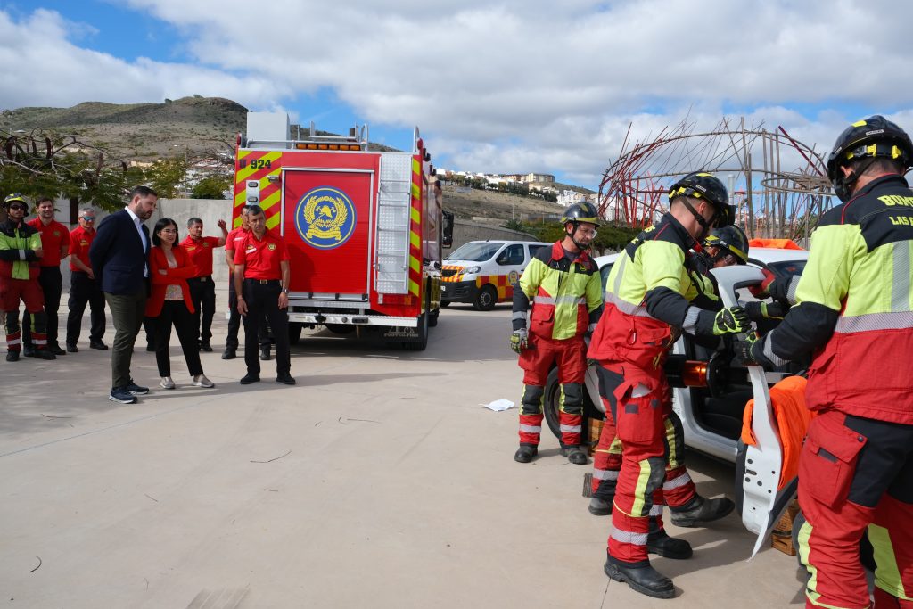 Bomberos de Las Palmas de Gran Canaria estrena nuevos equipos de rescate en accidentes de tráfico (1)