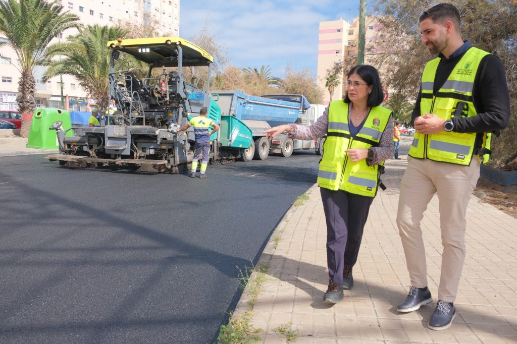 El Ayuntamiento inicia el Plan de Asfaltado 2025 en una docena de barrios con una inversión de 2,2 millones de euros (2)