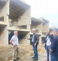 El edil David Hernández, durante una visita al edificio