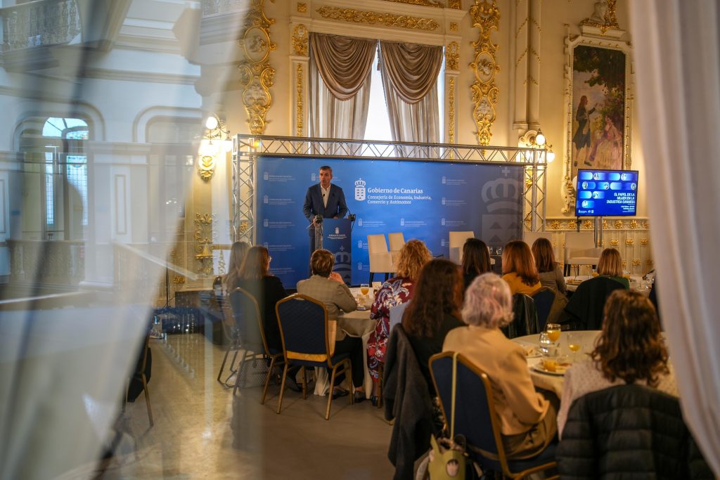 El vicepresidente del Gobierno, Manuel Domíguez en la inauguracion de las jornadas.jpg