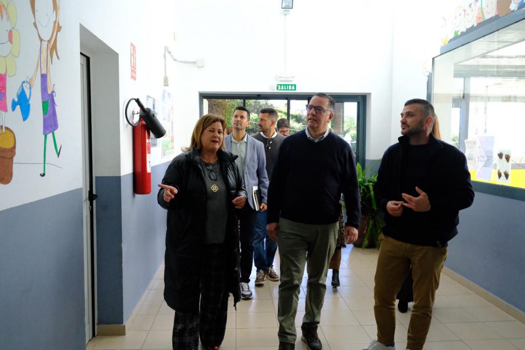 FOTO. Poli Suárez refuerza el diálogo con la comunidad educativa de La Palma en una ronda de visitas y reuniones (1)