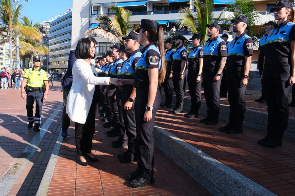 La alcaldesa de Las Palmas de Gran Canaria, Carolina Darias, en el acto de bienvenida de los 45 agentes de la Policía Local