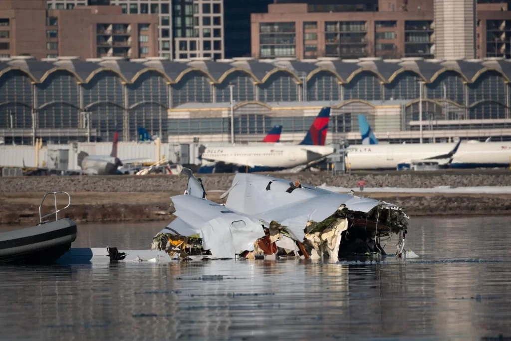 Las autoridades recuperan los cuerpos de las 67 víctimas del accidente aéreo de Washington