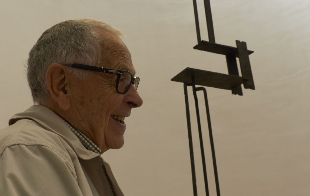 Martín Chirino, en el espacio de la 'Herramienta poética e inútil', en la Fundación de Arte y Pensamiento Martín Chirino. Foto - Alejandro Togores