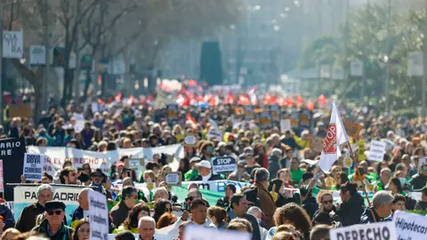 Miles de personas marchan en Madrid por el derecho a la vivienda y contra la especulación