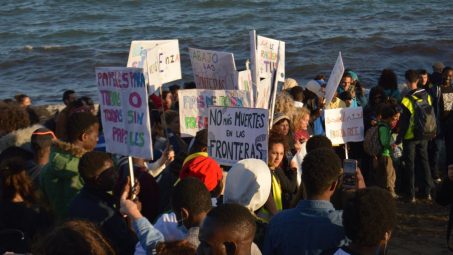 Reclaman en Ceuta el derecho a migrar en una marcha por la tragedia del Tarajal de 2014