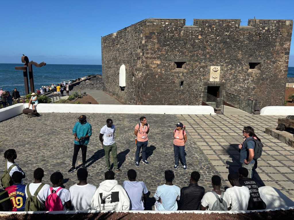 Ruta de acogida con personas migrantes en Puerto de la Cruz