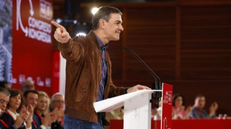 Sánchez pide al PP que rompa con "quienes quieren hacer caer a Europa desde dentro"