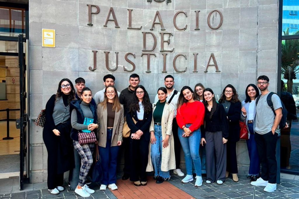 alumnado derecho-palacio justicia