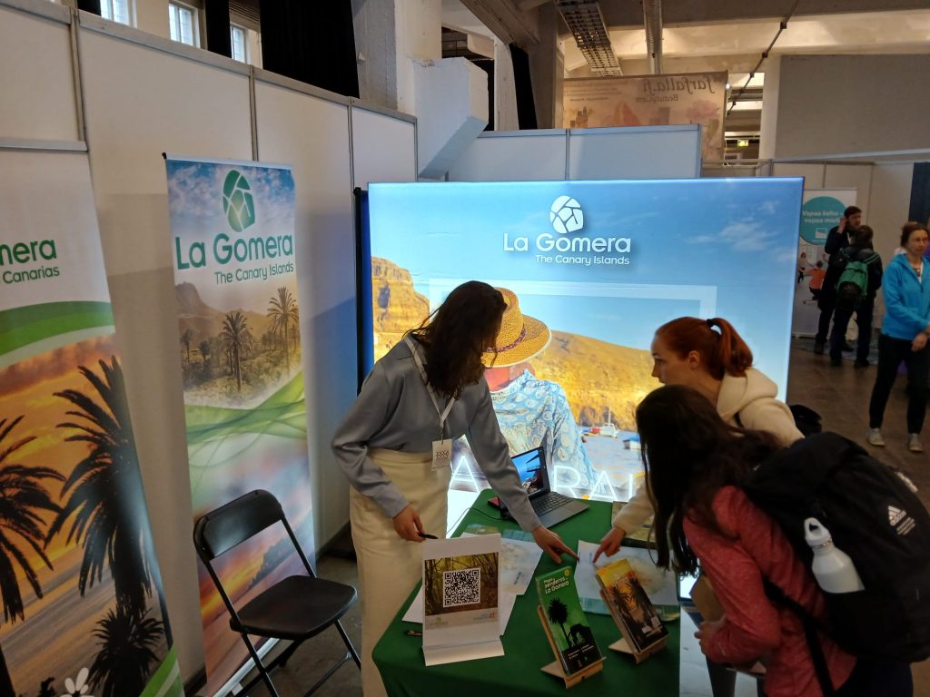 110325 Stand de La Gomera en el Festival de Yoga de Helsinki 2025