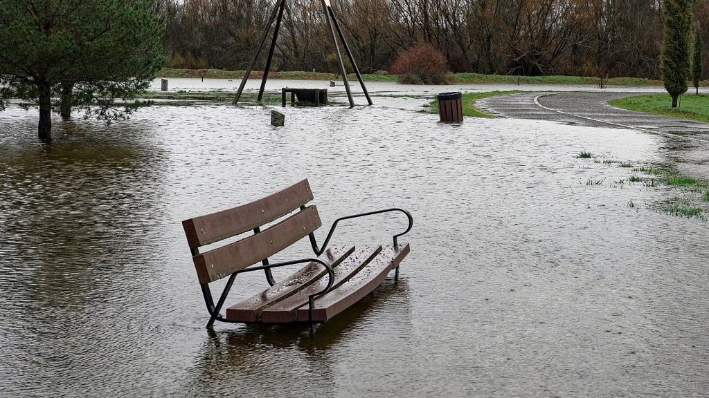 Activado un dispositivo especial de vigilancia ante el aumento del río Iregua en Logroño