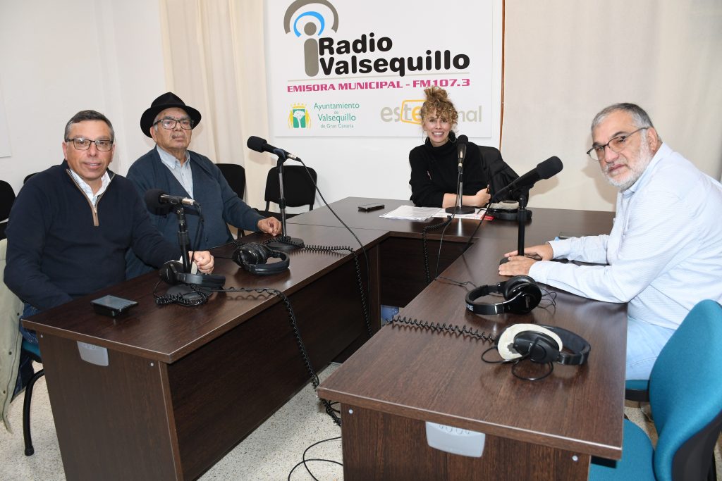 Alcalde, ranchero mayor y concejal de Cultura, José Juan Pérez, hoy en la emisora municipal (1) (1)