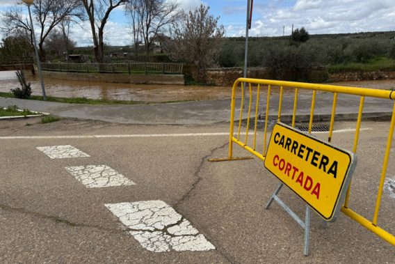 Casi 40 carreteras permanecen cortadas por la lluvia, una de la red principal