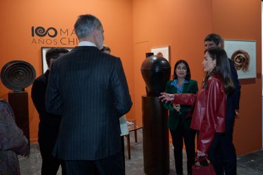 Darias participa en la inauguracioìn de la exposicioìn del centenario del escultor Martiìn Chirino en la feria ARCOmadrid 1