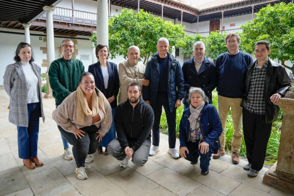 EQUIPO DEL MAIT CON EFRAÍN MEDINA Y ALCALDE DE LA OROTAVA