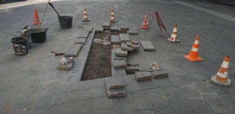 El Ayuntamiento reacondiciona el pavimento de la plaza Stagno en el barrio de Triana 1