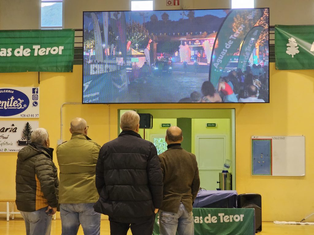 El consejero de Deportes visita el servicio de Gran Canaria Activa en Teror y supervisa la renovacion del Pabellon Polideportivo (3)