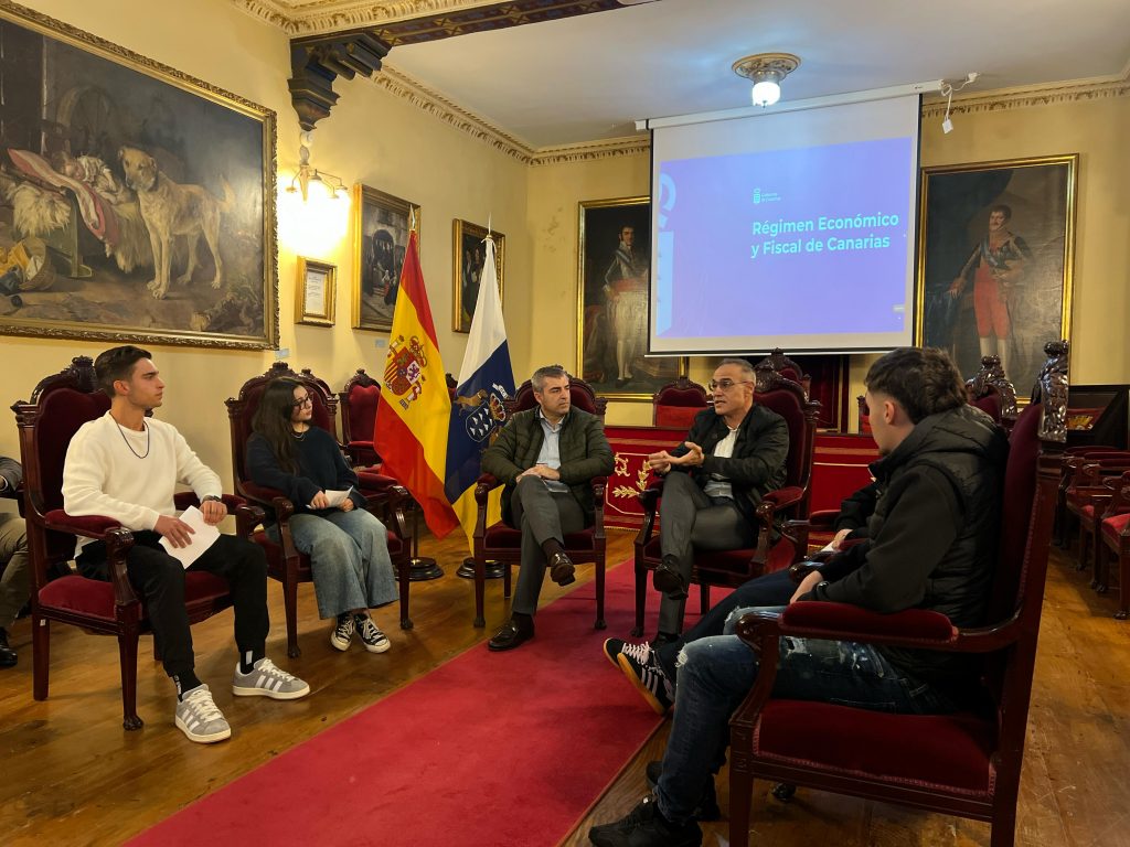 Entrevista de los estudiantes del Cabrera Pinto al comisionado y el vicepresidente