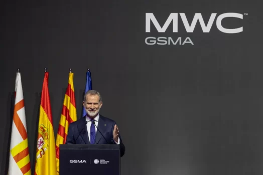 Felipe VI preside entre normalidad institucional una cena del MWC marcada por Ucrania