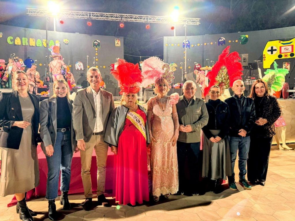 Foto El equipo de gobierno de La Aldea con la pregonera oficial de los carnavales, Mariìa Suaìrez