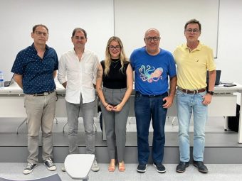 Foto de grupo tras Defensa del TFM De izq. a dcha. Pedro L. Castro, Daniel Montero, Valery Ravelo, y Félix Acosta, de la ULPGC_ y Bernardo Basurco, CIHEAM Zaragoza