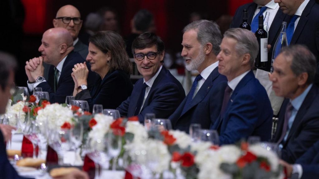 Illa recibe al rey en la cena del MWC, el primer presidente catalán que lo hace en 8 años