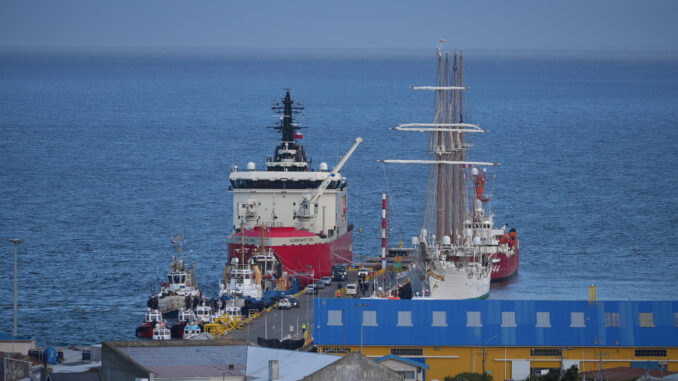 La princesa Leonor llega a Punta Arenas, en el extremo sur de Chile, a bordo de Elcano