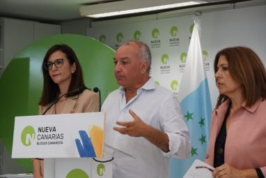 Luis Campos, Natalia Santana y Carmen Hernández en rueda de prensa