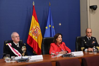 Robles destaca que España acelerará su compromiso europeo con la defensa porque urge