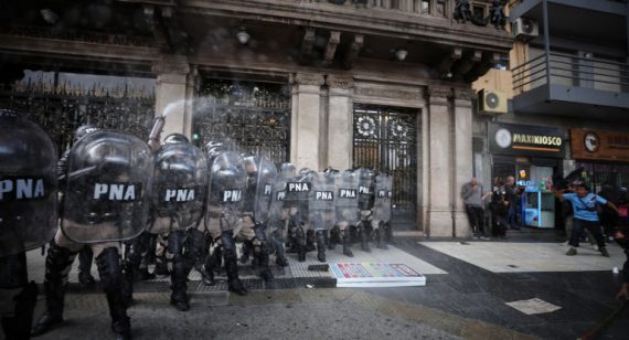 Venezuela asegura que Milei cruzó muchas líneas rojas en protesta de jubilados