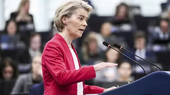 ursula-von-der-leyen-riferisce-al-parlamento-europeo-dopo-il-summit-dei-giorni-scorsi